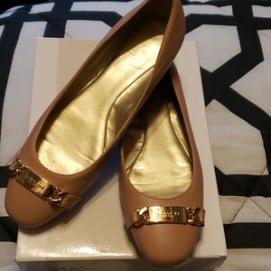 Size 8.5 Coach Ballet Flats w/ gold buckle